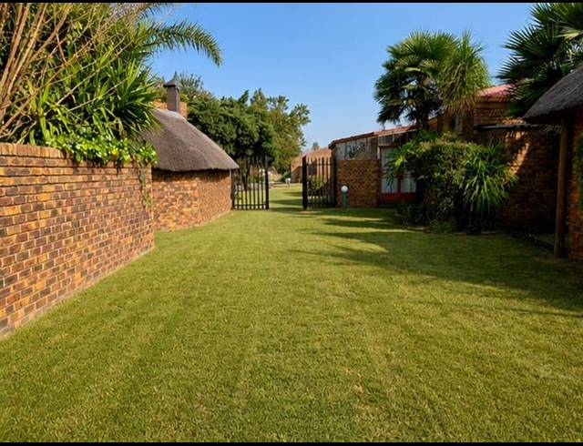 3 BEDROOM TOWNHOUSE FOR SALE IN VANDERBIJLPARK CE 3